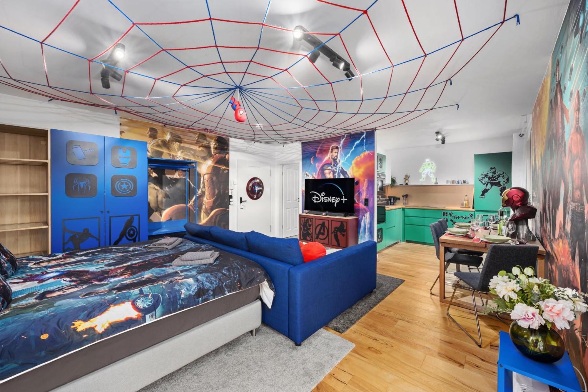 Edler Wohnraum Disney Marvel Studio Mit Balkon, Boxspringbett, Kaffeevollautomat, Lift & Parkplatz Chemnitz Exterior foto